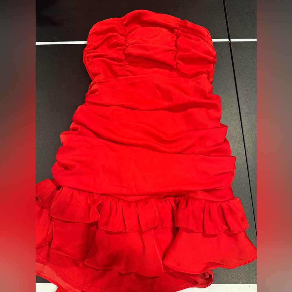 Selfie Leslie Strapless Red Dress